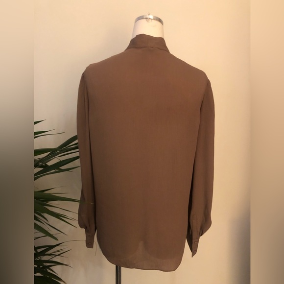 Beautiful mushroom colored toe neck blouse size S - Picture 4 of 6